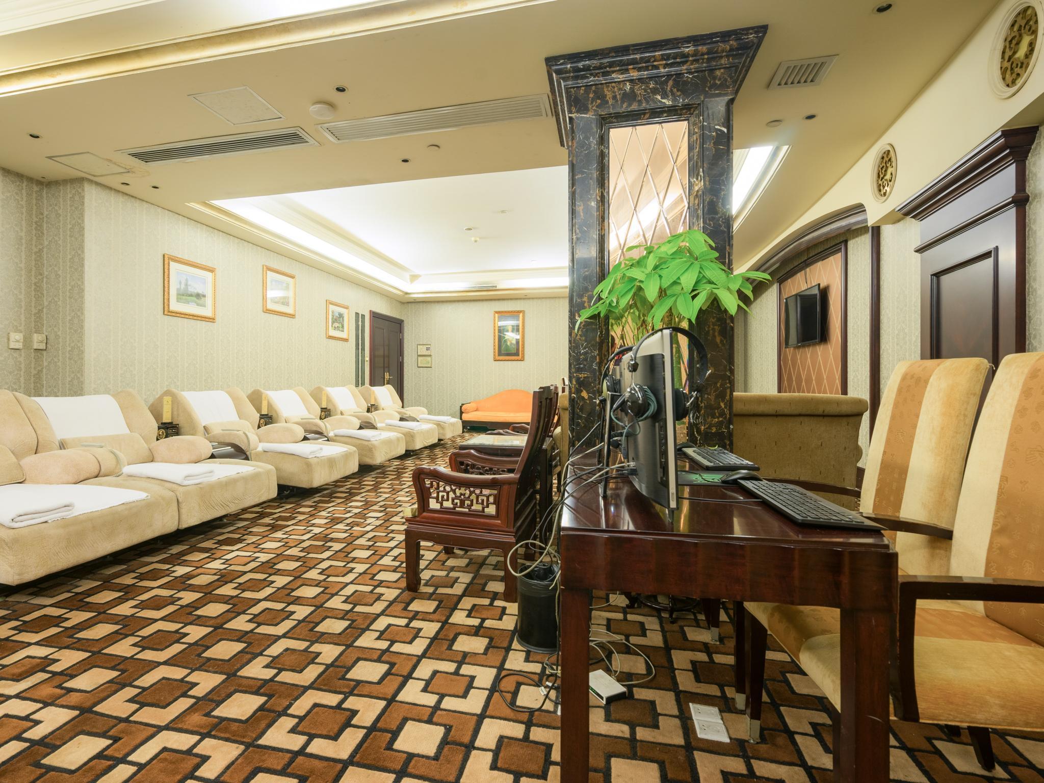 Royal Mediterranean Hotel Гуанчжоу Экстерьер фото