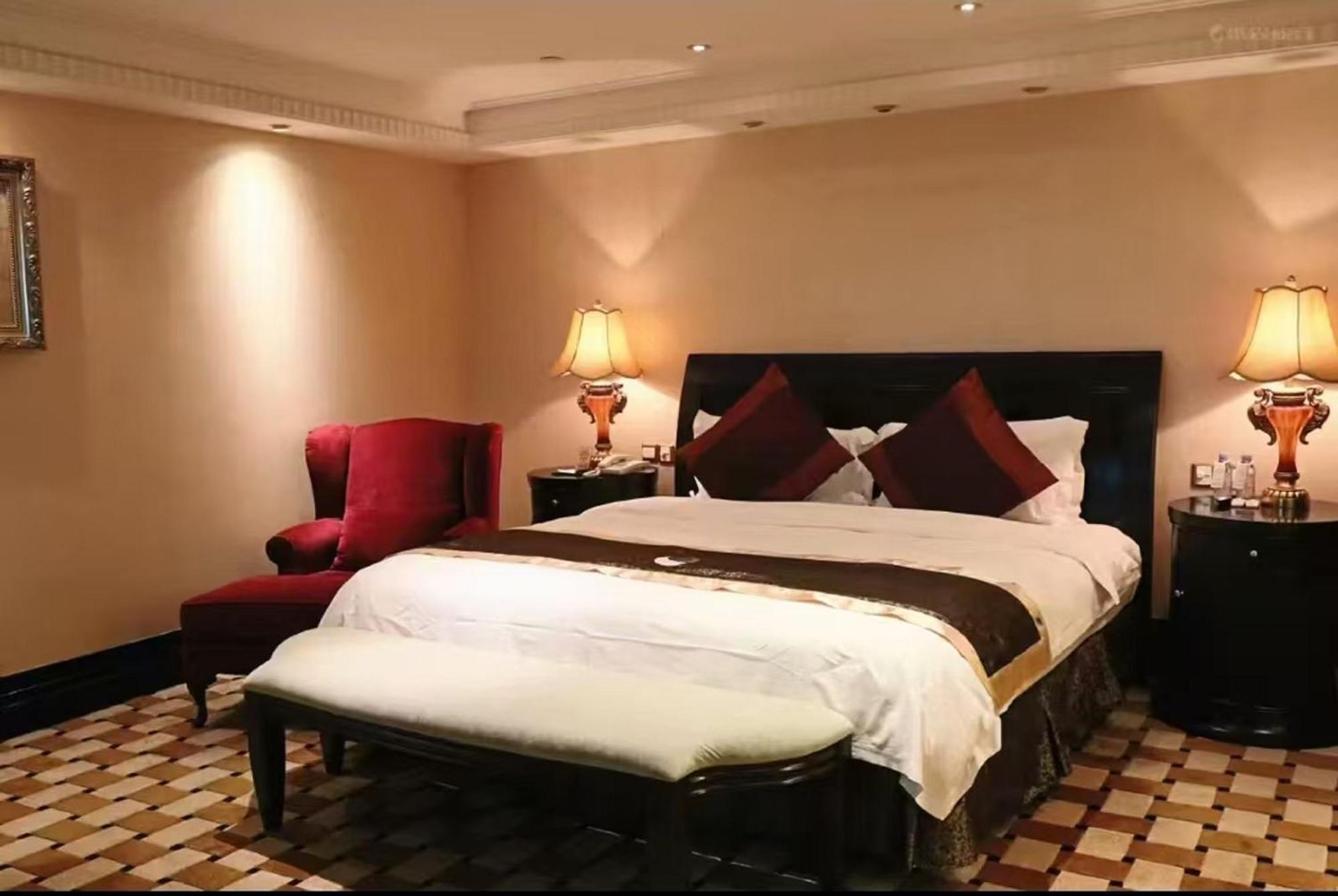 Royal Mediterranean Hotel Гуанчжоу Экстерьер фото