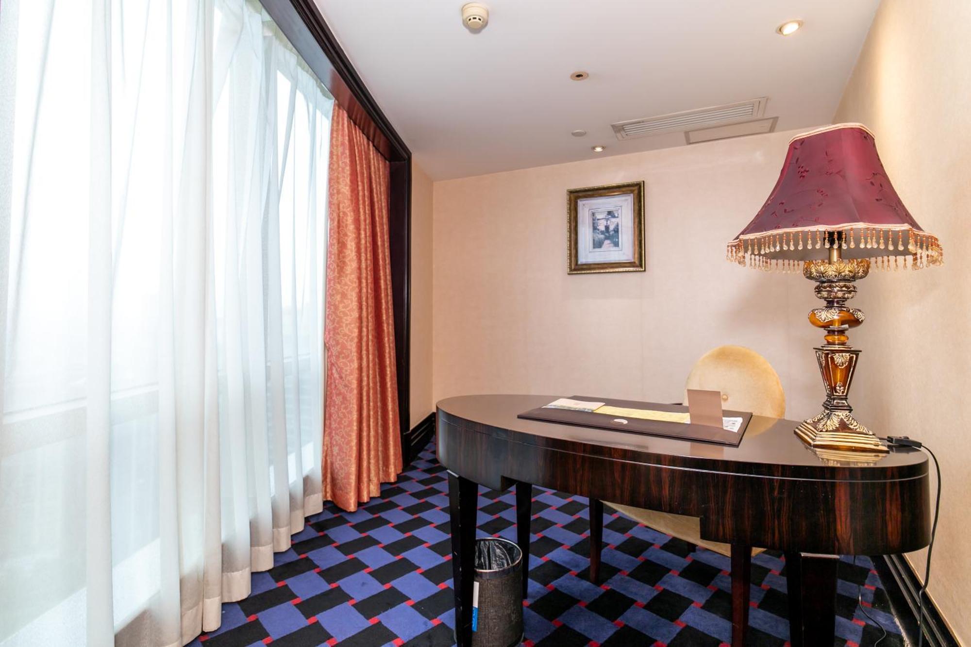 Royal Mediterranean Hotel Гуанчжоу Экстерьер фото